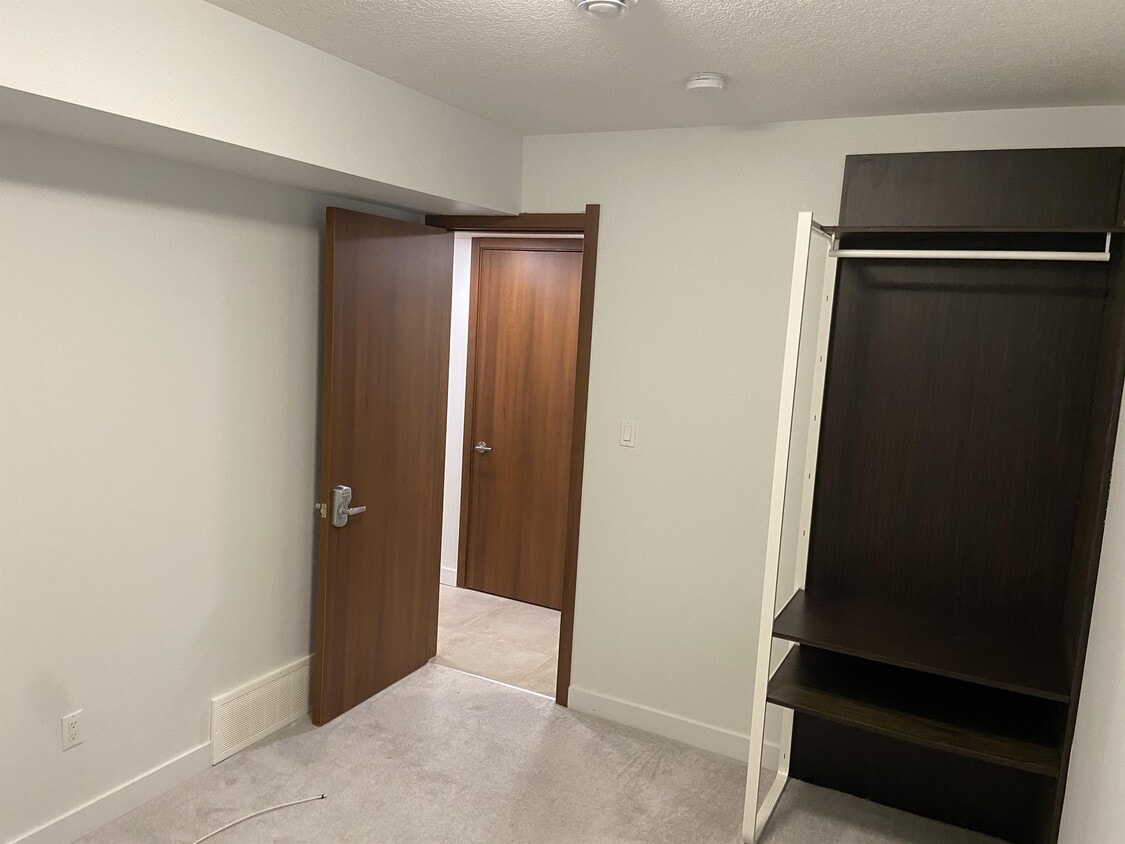 Primary Photo - 10811-10885 85 Ave