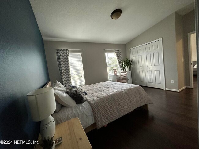 Foto del edificio - 7059 Deer Lodge Cir