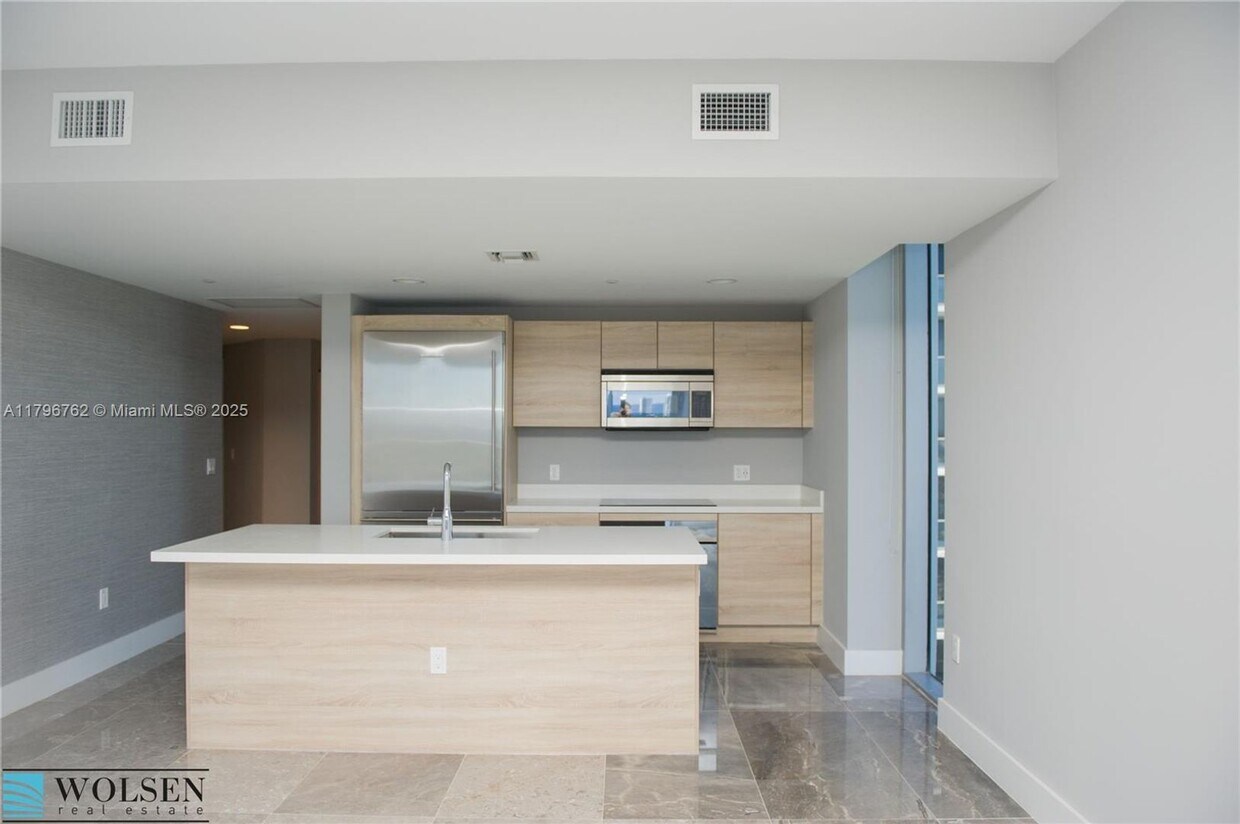 Primary Photo - 16385 Biscayne Blvd