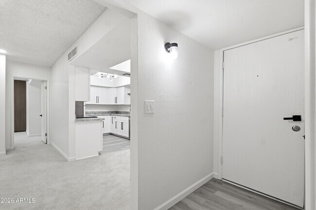 Foto del edificio - 4444 E Paradise Village Pkwy N