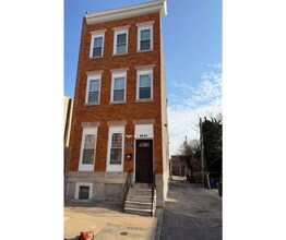 Building Photo - 2001 Boone St