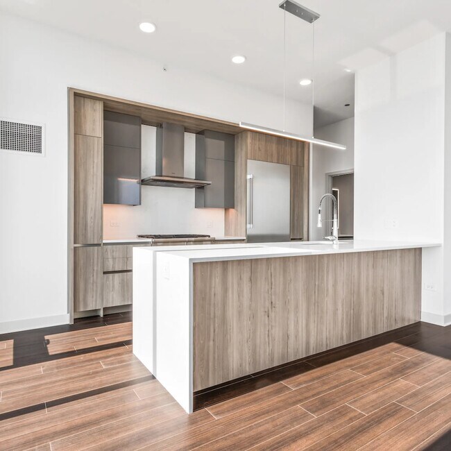 Foto del edificio - 319 W Wolf Point Plaza