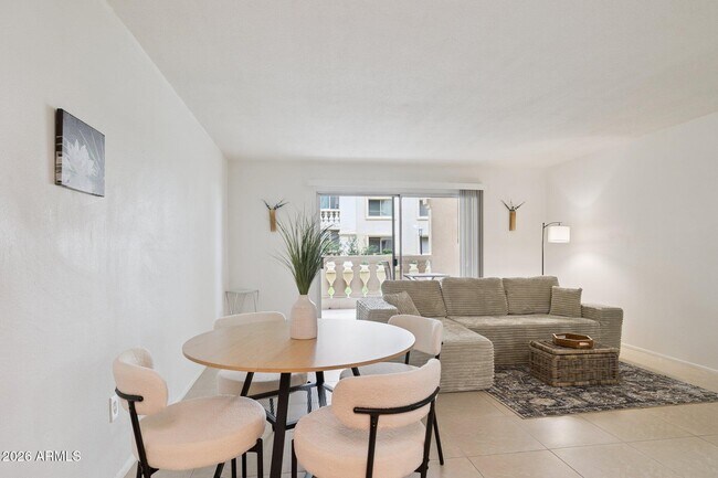 Foto del edificio - 7950 E Camelback Rd