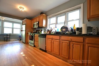 Building Photo - 61-63 Surrey St. Unit 2