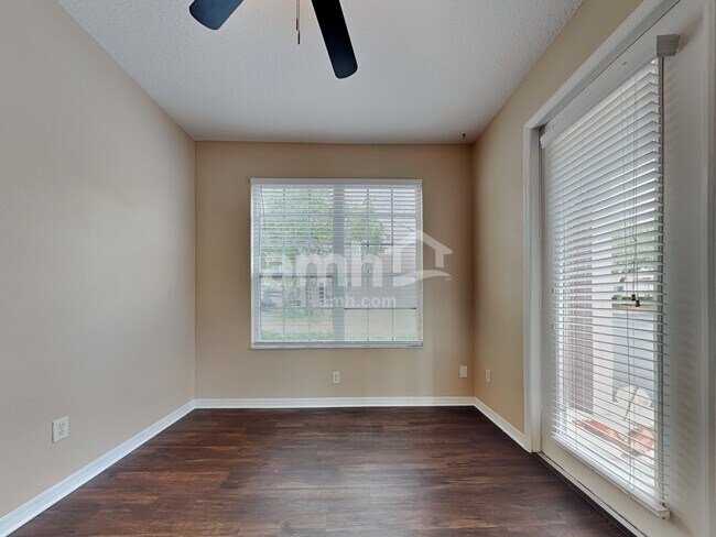 Foto del edificio - 10602 Drayton Ct