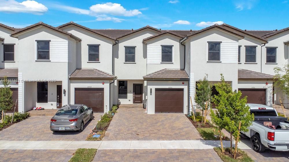 Foto principal - 15955 SW 2nd St
