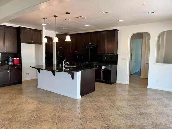 Foto del edificio - 17805 Red Tail Rd