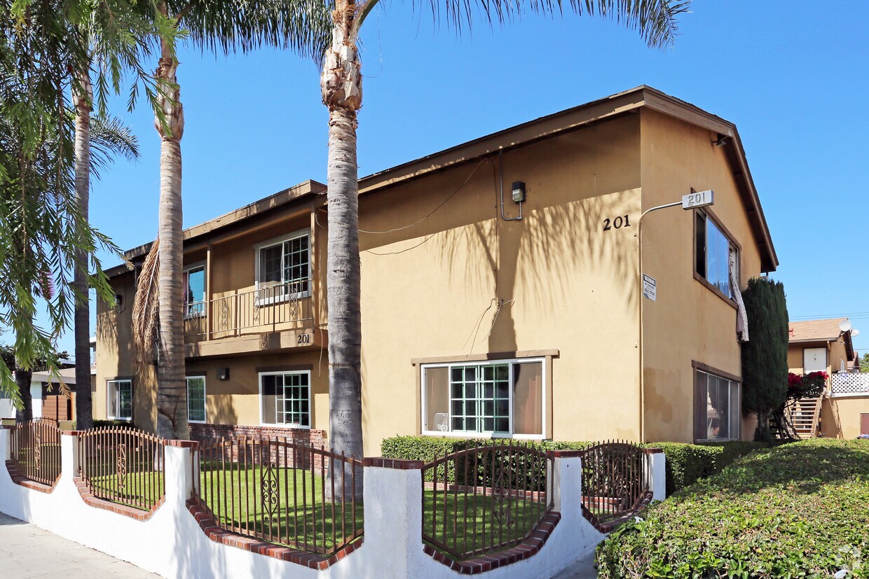 Primary Photo - 201 E Leatrice Ln