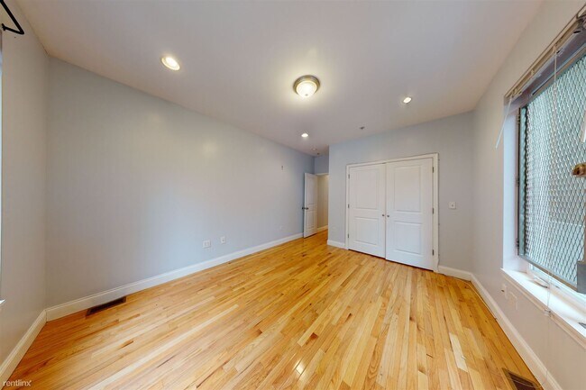 Foto del edificio - 4 br, 3 bath Triplex - 1846 N 17TH ST Unit 1