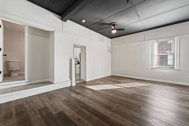 Building Photo - 42 Saratoga Ave
