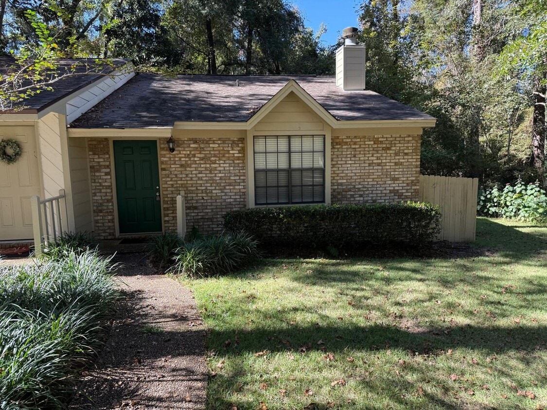 Photo - Duplex on 112 Whetherbine Way W