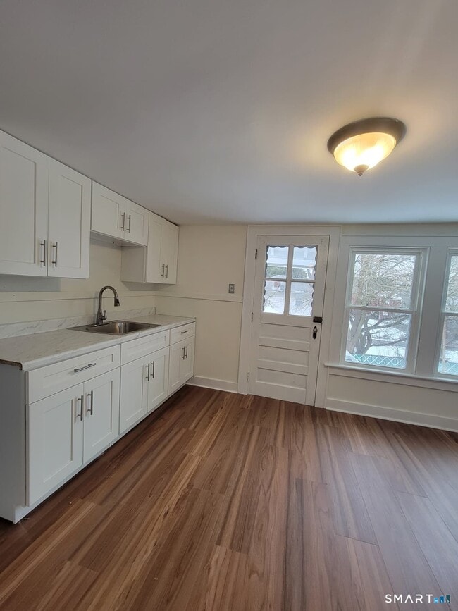 Building Photo - 14 Richard St