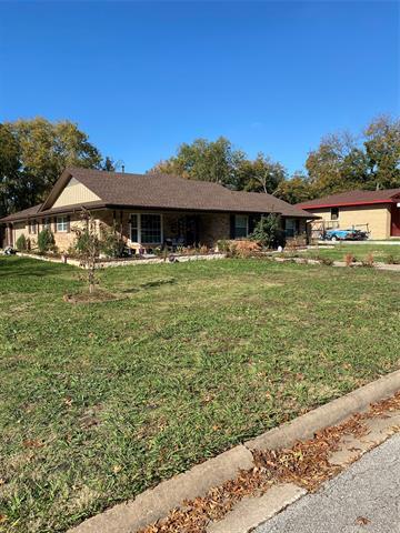 Building Photo - 1423 W Shields Dr