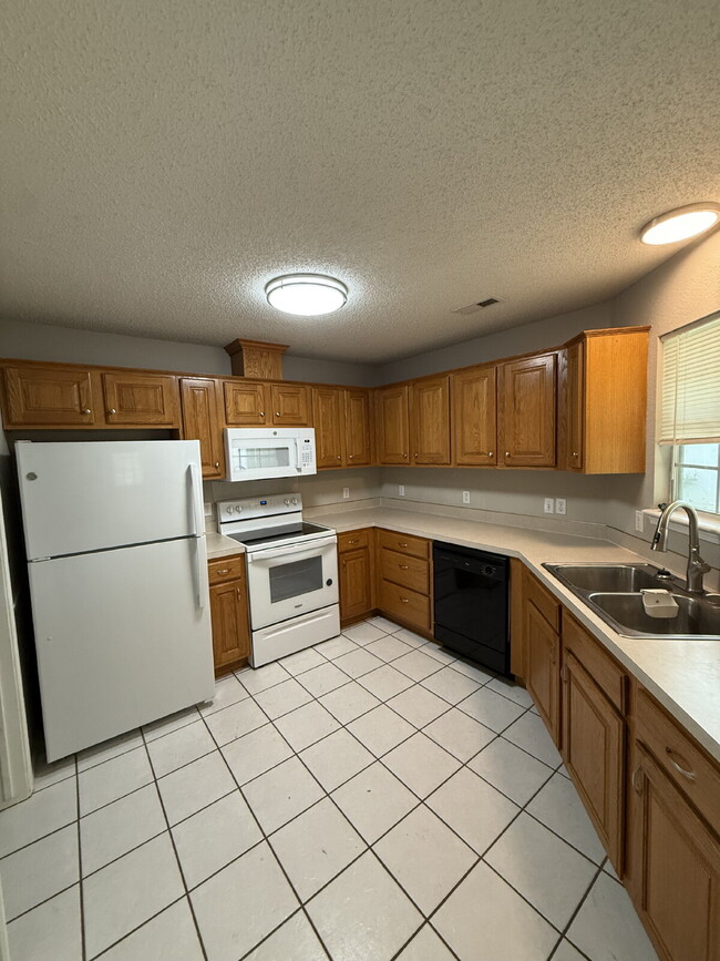Building Photo - 313 Summerset St