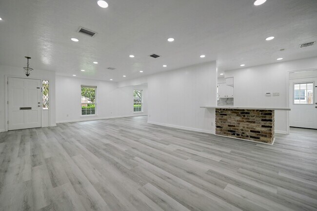 Foto del edificio - 9807 Braewick Dr