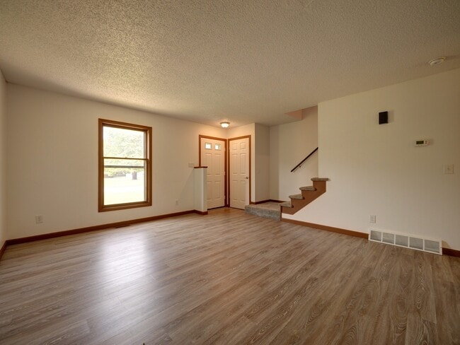 Building Photo - English Village Apartments