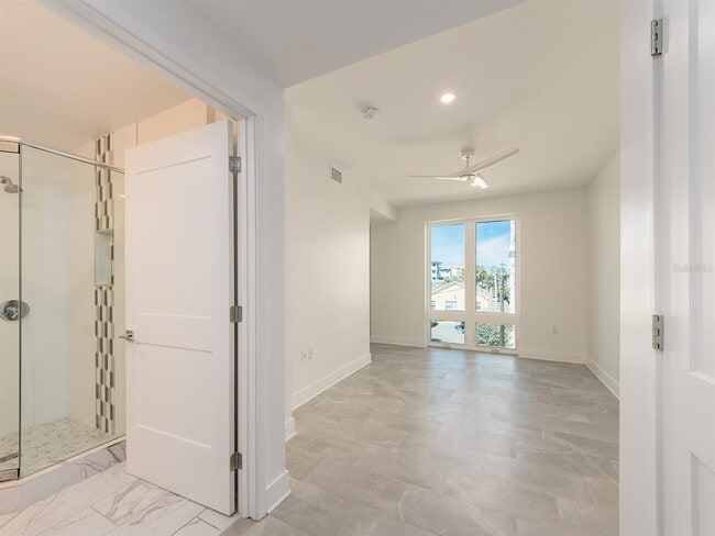 Building Photo - 15 Avalon St