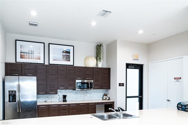 Foto del edificio - 3 br, 2.5 bath House - 10599 W 33rd Ct