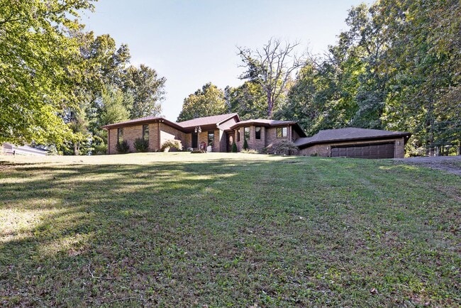 Building Photo - 306 Forest Trce