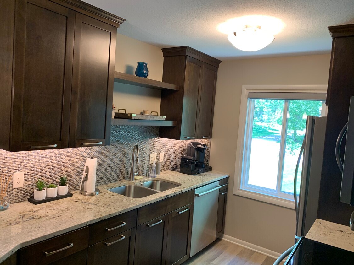 Foto principal - 2011 Viking Dr NW