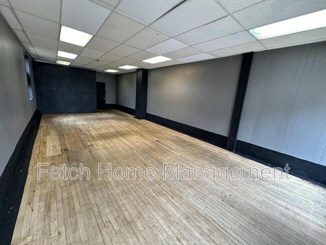 Foto del edificio - 107 E Main St