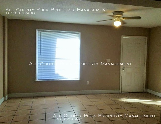 Building Photo - 2 Bedroom 1 Bathroom Duplex - Bottom Unit