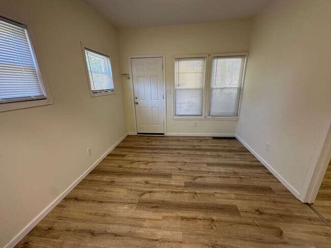 Foto del edificio - 119 Shields Rd