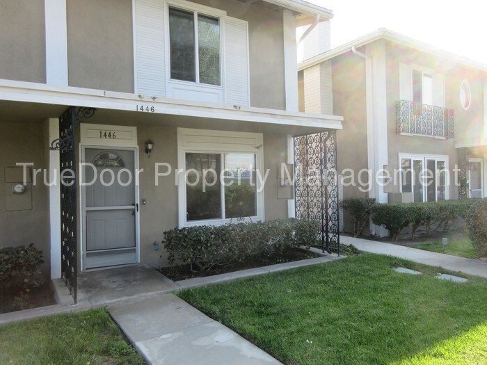 Primary Photo - Wonderful 2 Bed Townhouse in Costa Mesa!