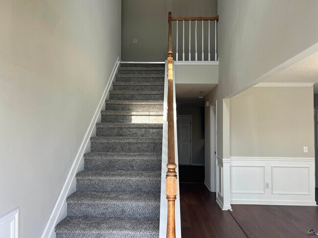 Building Photo - 401 Timberwind Dr