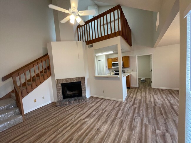 Building Photo - 2 FULL SUITES W/2 FULL BATHS, 2nd FLOOR LO...