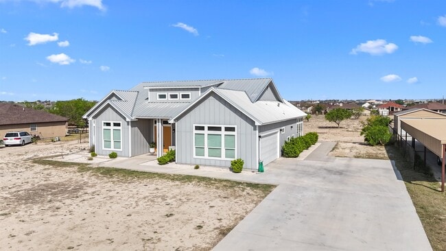 Building Photo - 186 Dos Caballos