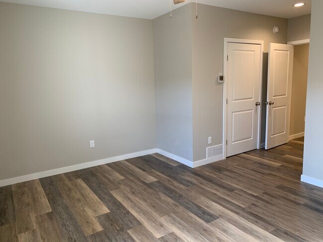 Foto del edificio - Staunton Townhomes 201-214