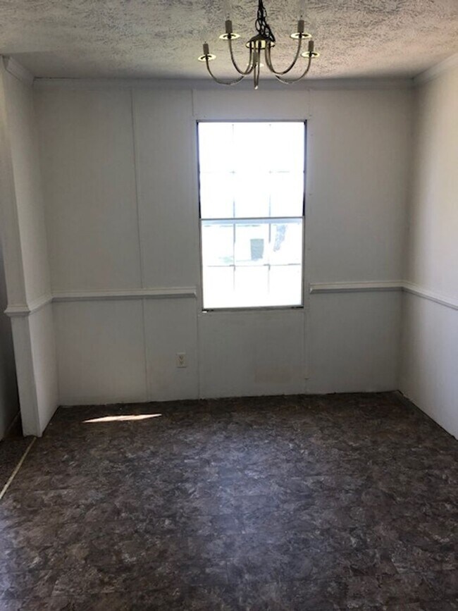 Foto del edificio - 381 Hill Loop Rd