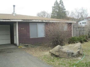 Building Photo - 908 N 4th St