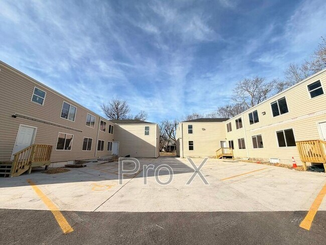 Foto del edificio - 117-121 S Byers Apartments