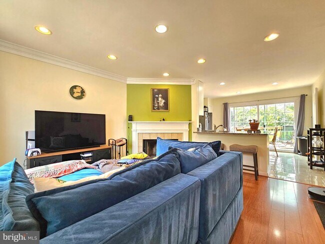 Foto del edificio - 6646 High Valley Ln