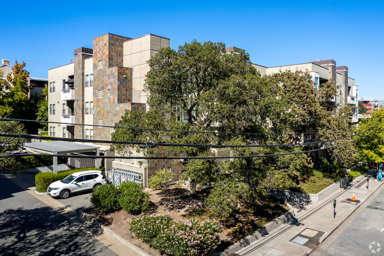 Primary Photo - 1852 Bonanza St