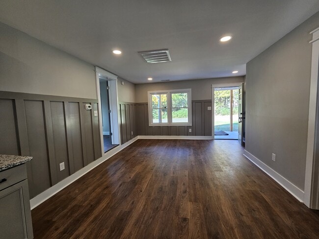 Building Photo - 2113 Delview Rd