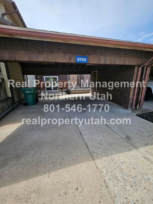 Building Photo - 2 Bedroom 1.5 Bath Townhome in Roy Coming Soon