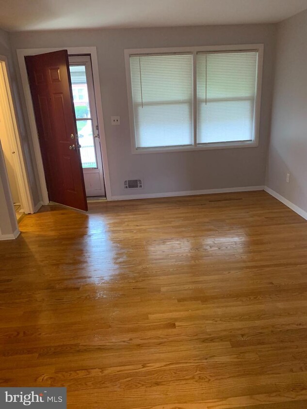 Foto principal - 4255 Labyrinth Rd