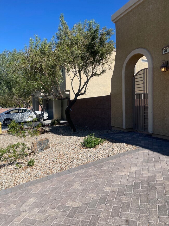 Foto del edificio - 9013 Bridal Creek Ave