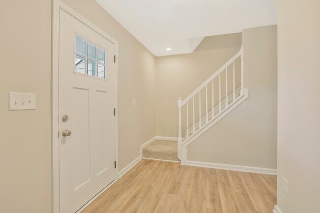 Foto del edificio - 574 Seneca Dr