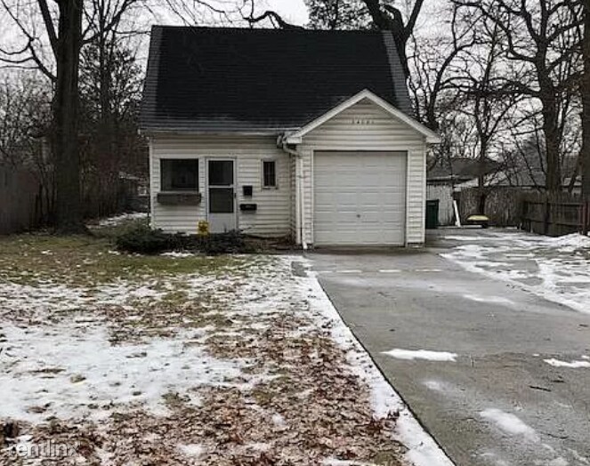 2 br, 1 bath House 24081 Manistee St House Rental in Oak Park, MI