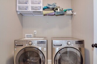 Building Photo - 260 Wentworth Pl