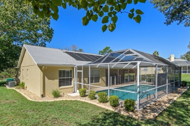 Building Photo - Luxurious Living with Private Pool