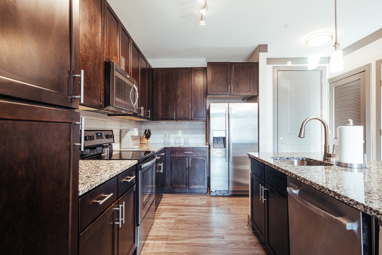Foto principal - 2350 8th Ave S