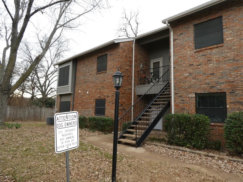 Primary Photo - 2700 Silver Creek Dr