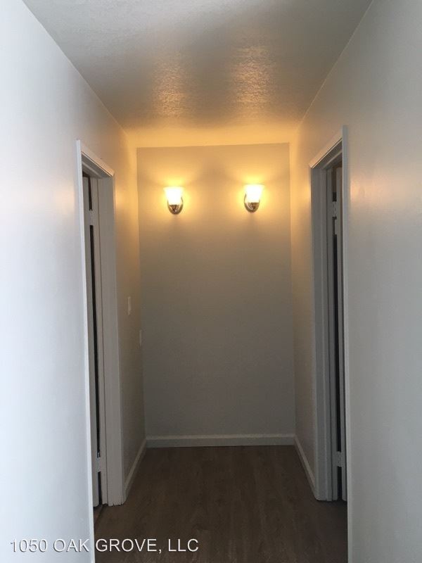 Foto del edificio - 1050 Oak Grove Rd