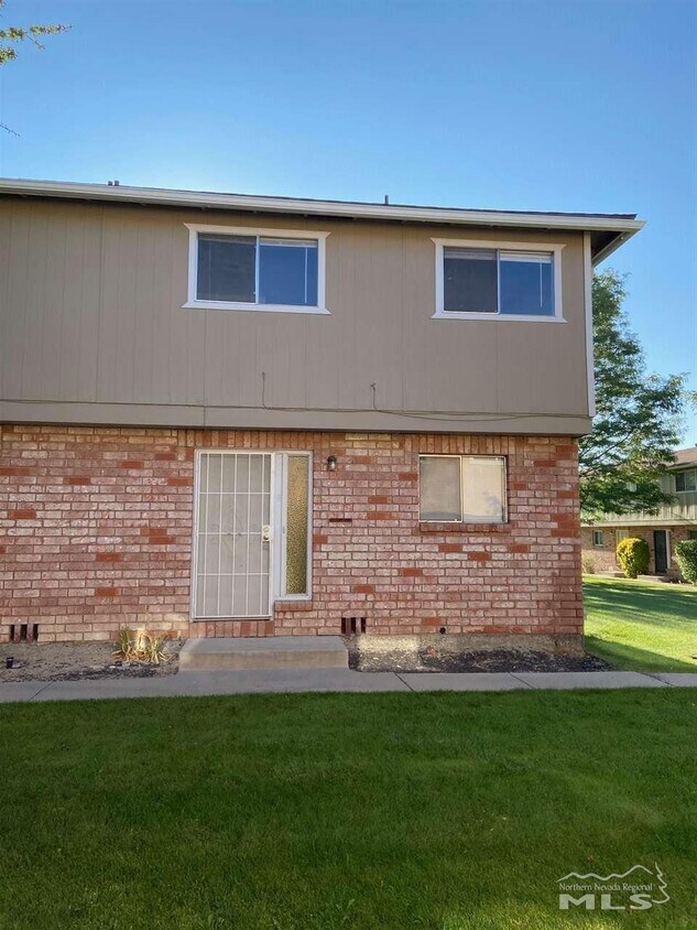 8 Menlo Dr, Carson City, NV 89701 Condo for Rent in Carson City, NV