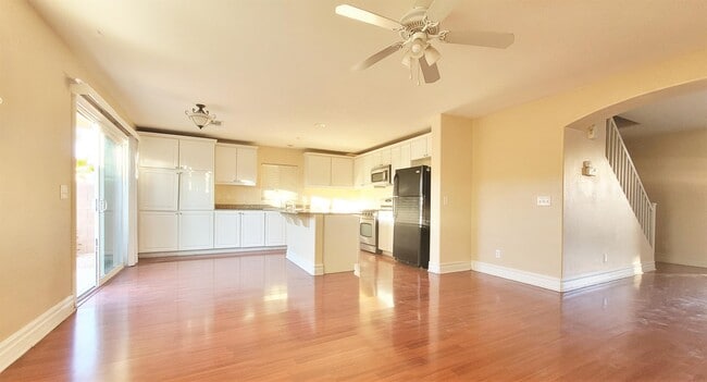 Building Photo - 229 Fairway Woods Dr